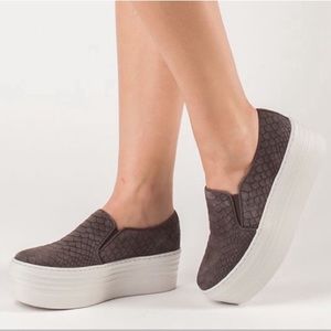 Steve Madden Bellie Platform Slip Ons